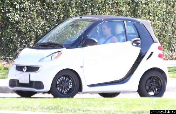 Бритни покидает танцевальную студию в Thousand Oaks11.jpg(Бритни Спирс, Britney Spears)
