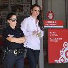 Бритни покидает супермаркет Target