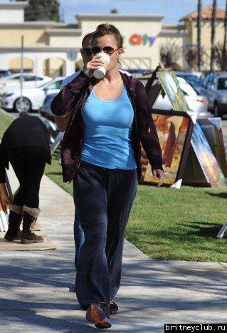Бритни проводит время в Лос-Анджелесе18.jpg(Бритни Спирс, Britney Spears)