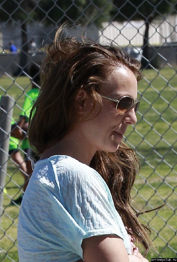 Бритни с сыновьями в Woodland Hills38.jpg(Бритни Спирс, Britney Spears)