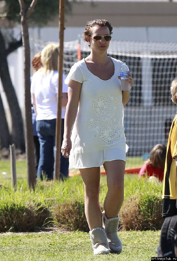 Бритни с сыновьями в Woodland Hills49.jpg(Бритни Спирс, Britney Spears)