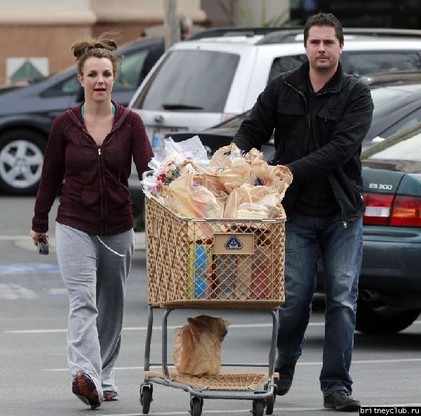 Бритни посетила супермаркет  Albertsons11.jpg(Бритни Спирс, Britney Spears)