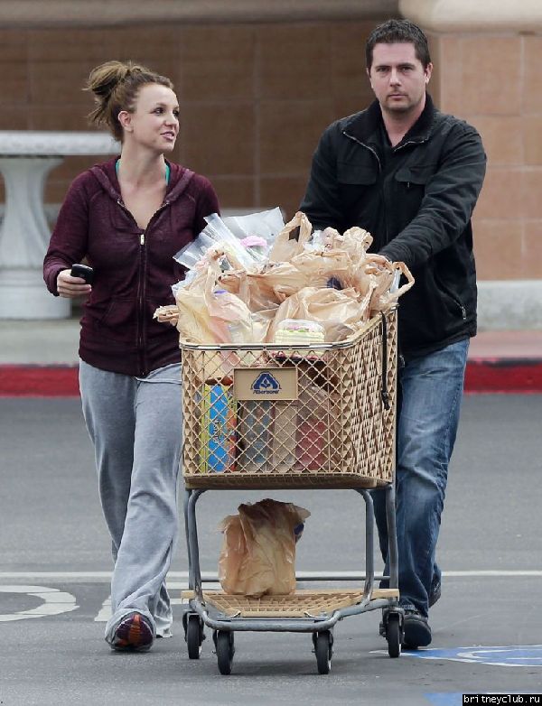 Бритни посетила супермаркет  Albertsons12.jpg(Бритни Спирс, Britney Spears)