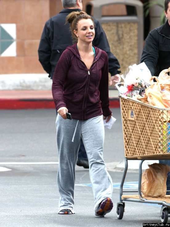 Бритни посетила супермаркет  Albertsons27.jpg(Бритни Спирс, Britney Spears)