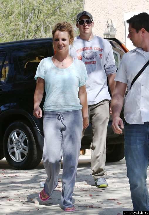 Бритни и Дэвид в Калабасасе02.jpg(Бритни Спирс, Britney Spears)