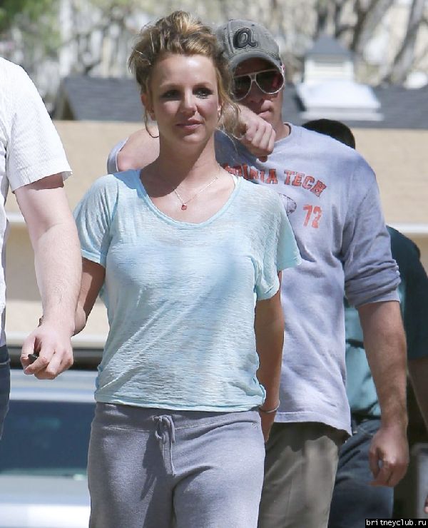 Бритни и Дэвид в Калабасасе26.jpg(Бритни Спирс, Britney Spears)