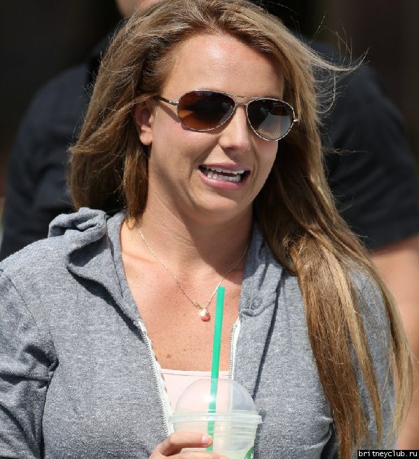 Бритни посетила Starbucks в Togo’s04.jpg(Бритни Спирс, Britney Spears)