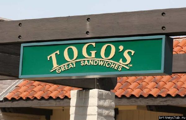 Бритни посетила Starbucks в Togo’s17.jpg(Бритни Спирс, Britney Spears)