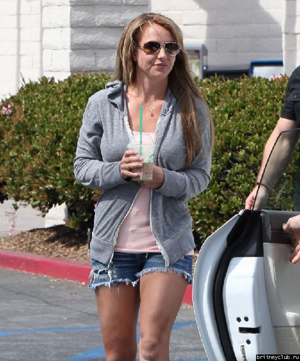Бритни посетила Starbucks в Togo’s18.jpg(Бритни Спирс, Britney Spears)