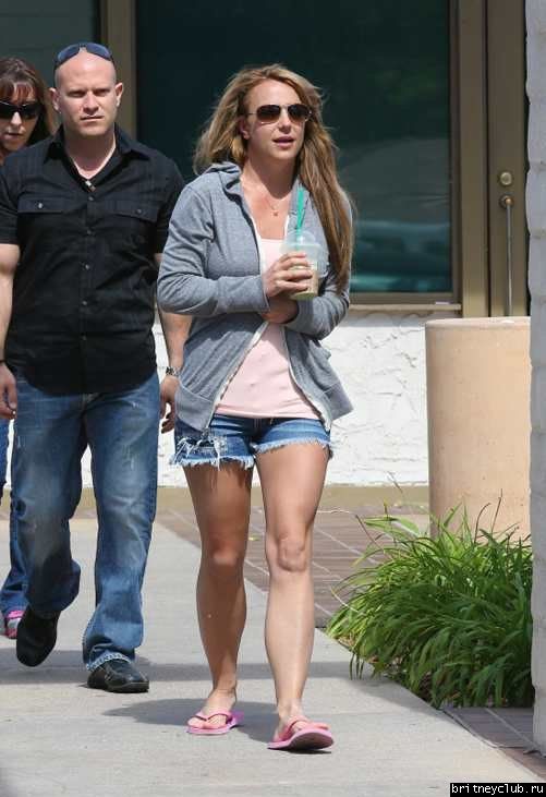 Бритни посетила Starbucks в Togo’s32.jpg(Бритни Спирс, Britney Spears)