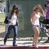 Бритни на футбольном матче Шона и Джейдена в Woodland Hills