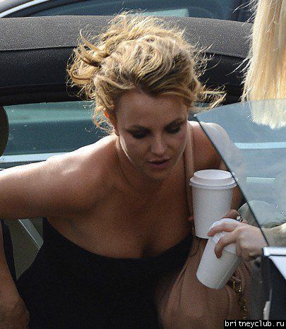 Бритни отдыхает у подруги в Малибу16.jpg(Бритни Спирс, Britney Spears)