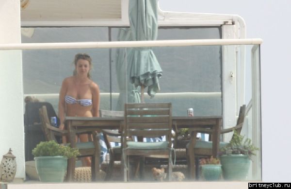 Бритни отдыхает у подруги в Малибу25.jpg(Бритни Спирс, Britney Spears)