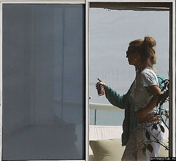Бритни отдыхает у подруги в Малибу42.jpg(Бритни Спирс, Britney Spears)