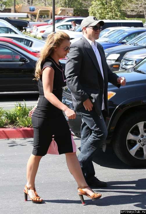 Бритни и Дэвид на шоппинге в Thousand Oaks10.jpg(Бритни Спирс, Britney Spears)