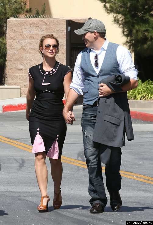 Бритни и Дэвид на шоппинге в Thousand Oaks13.jpg(Бритни Спирс, Britney Spears)