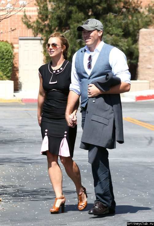 Бритни и Дэвид на шоппинге в Thousand Oaks17.jpg(Бритни Спирс, Britney Spears)
