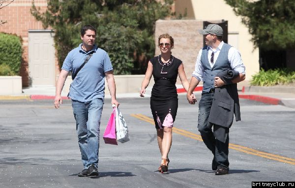 Бритни и Дэвид на шоппинге в Thousand Oaks19.jpg(Бритни Спирс, Britney Spears)