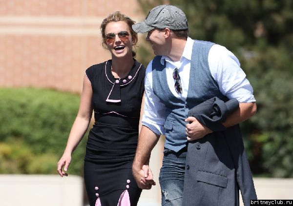 Бритни и Дэвид на шоппинге в Thousand Oaks20.jpg(Бритни Спирс, Britney Spears)