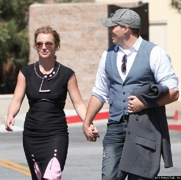 Бритни и Дэвид на шоппинге в Thousand Oaks25.jpg(Бритни Спирс, Britney Spears)