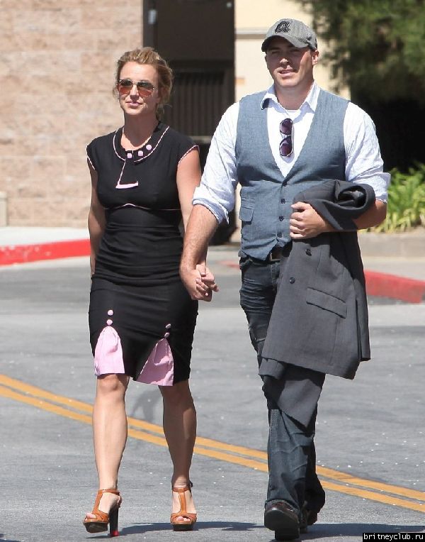 Бритни и Дэвид на шоппинге в Thousand Oaks30.jpg(Бритни Спирс, Britney Spears)