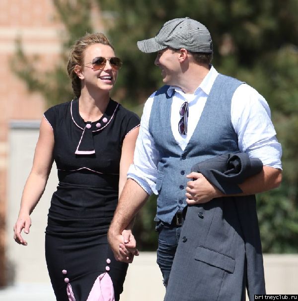 Бритни и Дэвид на шоппинге в Thousand Oaks31.jpg(Бритни Спирс, Britney Spears)