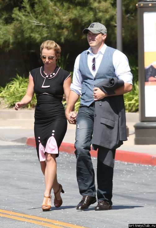 Бритни и Дэвид на шоппинге в Thousand Oaks8.jpg(Бритни Спирс, Britney Spears)
