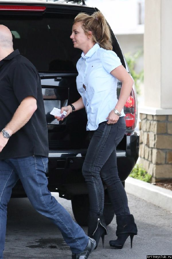 Бритни покидает отель Jamaica Bay Inn Hotel12.jpg(Бритни Спирс, Britney Spears)