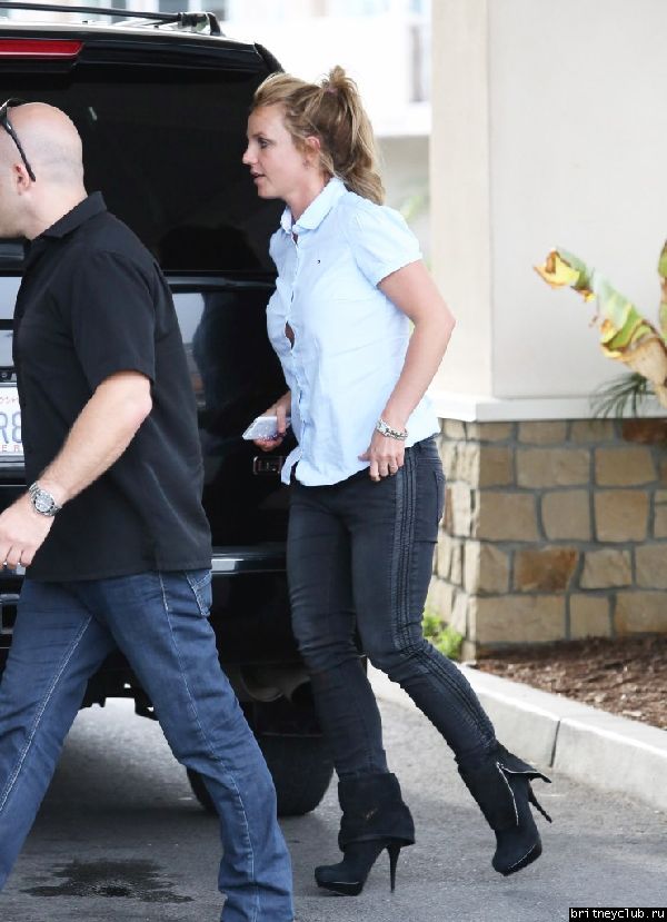 Бритни покидает отель Jamaica Bay Inn Hotel13.jpg(Бритни Спирс, Britney Spears)