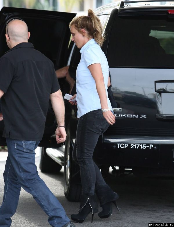 Бритни покидает отель Jamaica Bay Inn Hotel16.jpg(Бритни Спирс, Britney Spears)