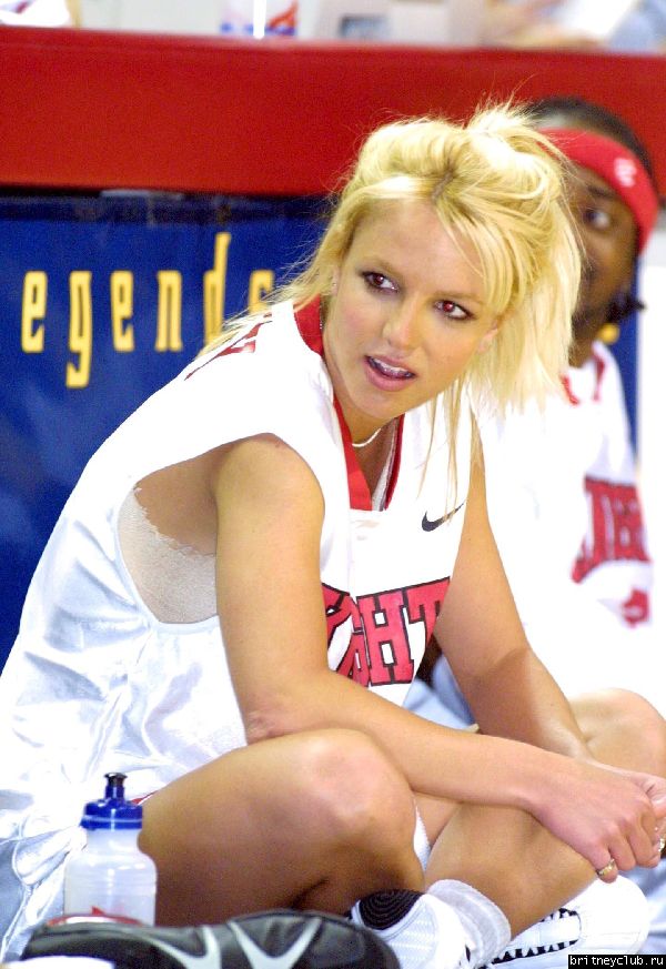 Бритни и Джастин на баскетбольном матче12.jpg(Бритни Спирс, Britney Spears)