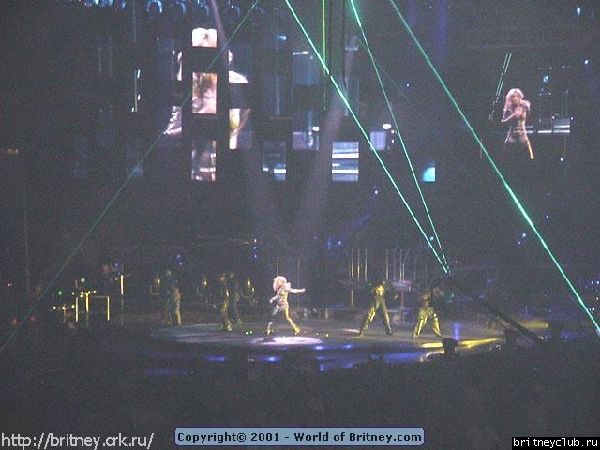 D.W.D. "Columbus, Ohio" (1 ноября 2001)17.jpg(Бритни Спирс, Britney Spears)