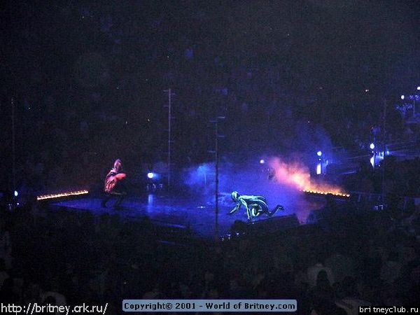 D.W.D. "Columbus, Ohio" (1 ноября 2001)26.jpg(Бритни Спирс, Britney Spears)