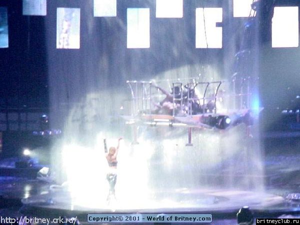 D.W.D. "Columbus, Ohio" (1 ноября 2001)71.jpg(Бритни Спирс, Britney Spears)
