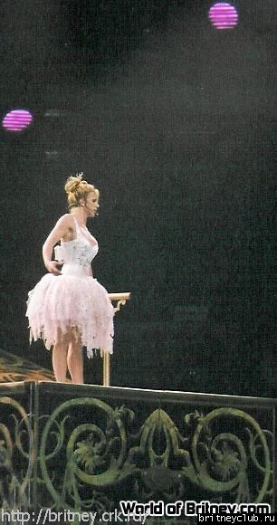D.W.D. tour Auburn Hills, Michigan (26 ноября 2001 года)7.jpg(Бритни Спирс, Britney Spears)