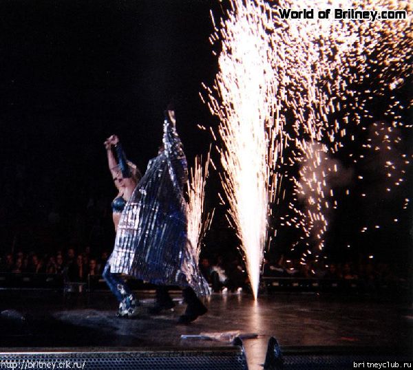 D.W.D. tour Minneapolis (29 ноября 2001 года)04.jpg(Бритни Спирс, Britney Spears)
