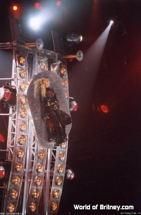 D.W.D. tour Albany, NY (3 декабря 2001)05.jpg(Бритни Спирс, Britney Spears)
