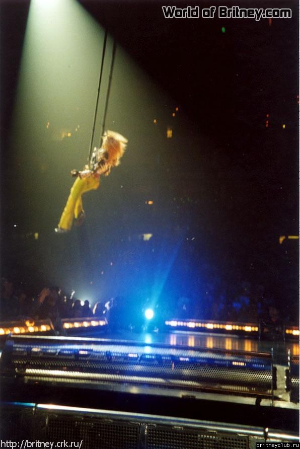 D.W.D. tour Boston, MA (9 декабря 2001 года)02.jpg(Бритни Спирс, Britney Spears)