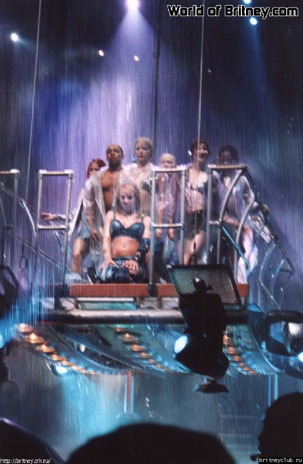 D.W.D. tour Boston, MA (9 декабря 2001 года)05.jpg(Бритни Спирс, Britney Spears)